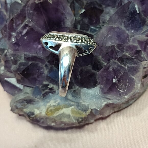 Carved Pink Mother of Pearl Ring - Picture 6 of 10